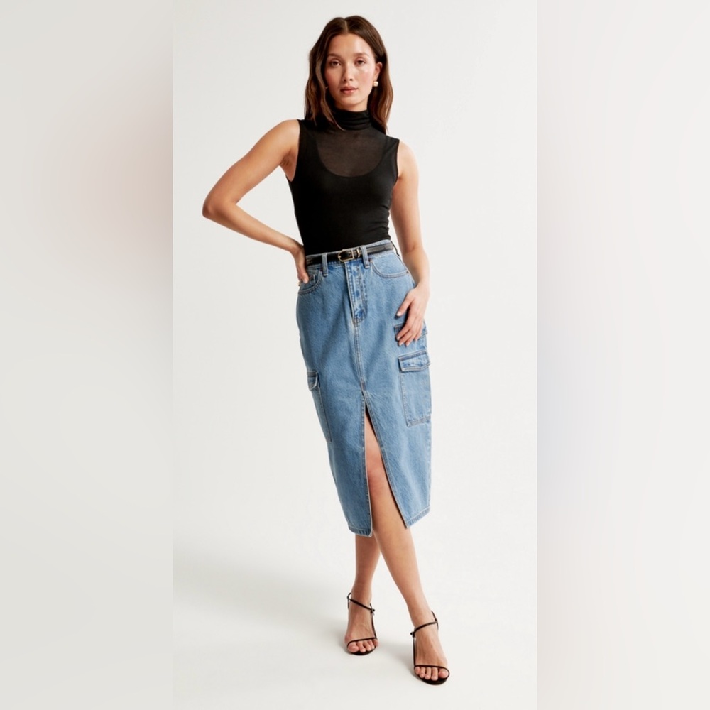 Abercrombie & Fitch high rise denim cargo midi skirt Size 32/14